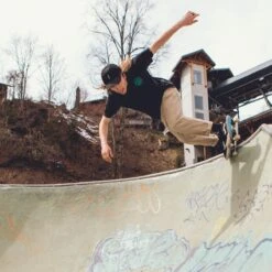 Planks Men's Peace T-Shirt -Alpina Snowboard Butik planks mens peace t shirt 2